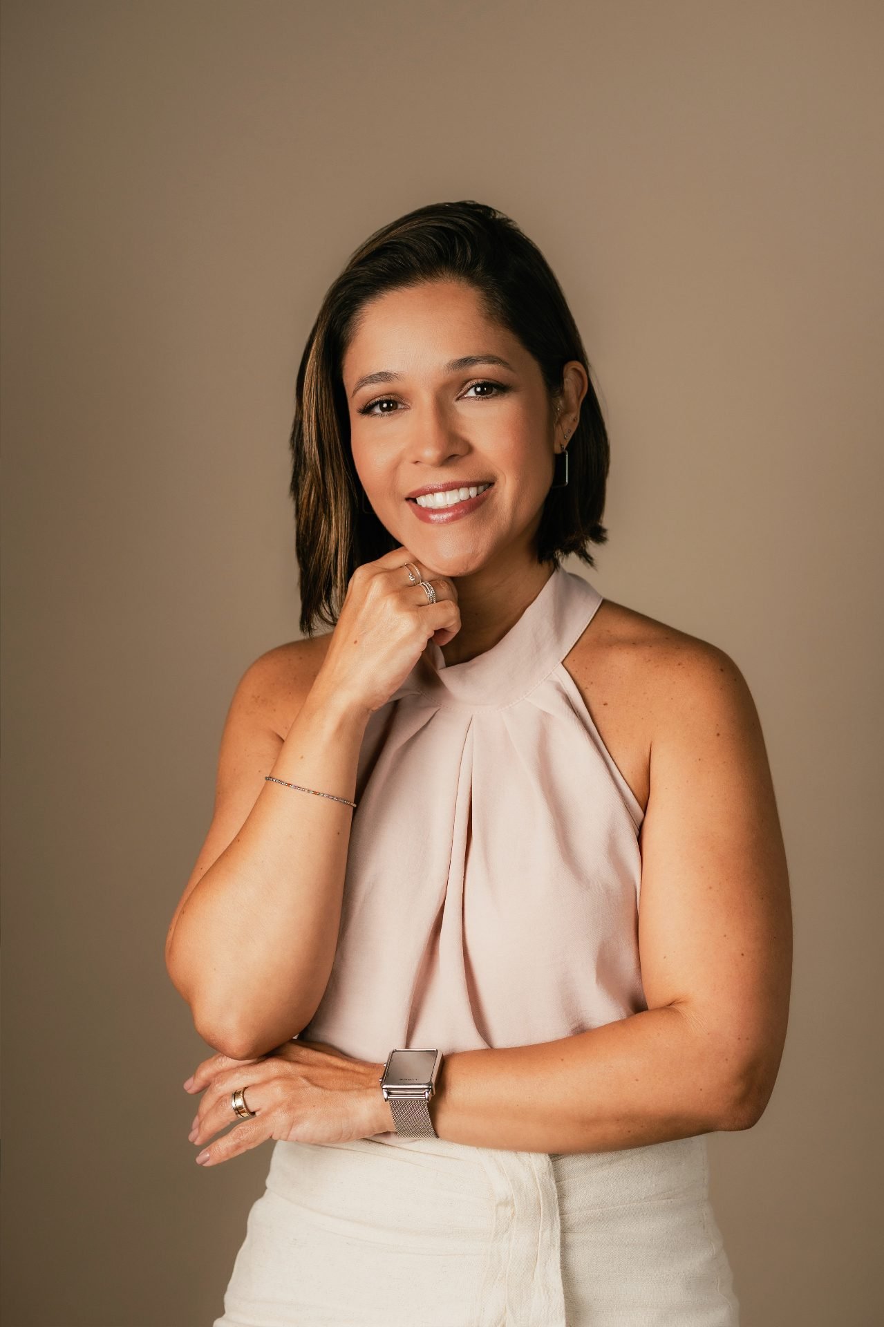 Mariana Pedreira com equipamento de laserterapia